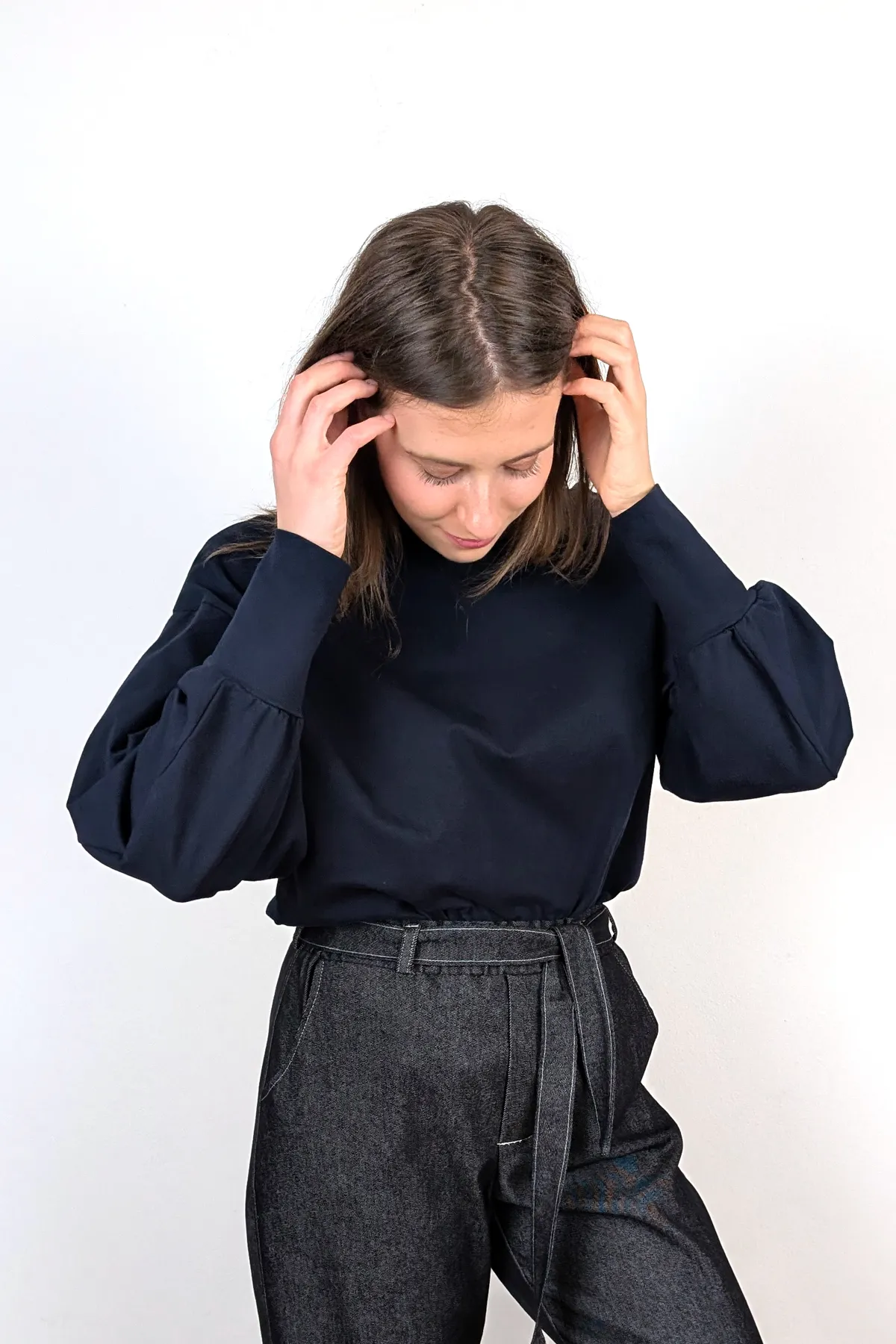 Temno moder oversized pulover - slika 2